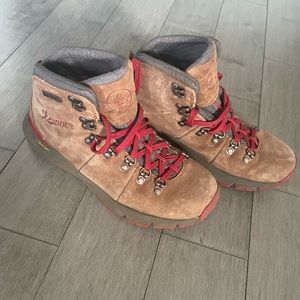 Danner Women’s Mountain 600 Hiking Boot | Size 7